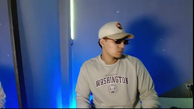 massimo vidal  online show from December 5, 2025, 1:36 am