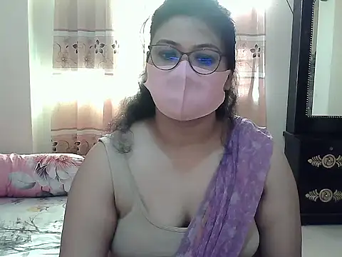 Snapshot of Elena_cruz5 chatting on October 28, 2025, 1:53 am Elena cruz5 online show from October 28, 2025, 1:53 am