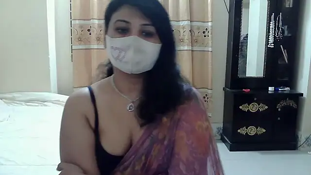 Snapshot of Elena_cruz5 chatting on November 18, 2025, 5:06 pm Elena cruz5 online show from November 18, 2025, 5:06 pm