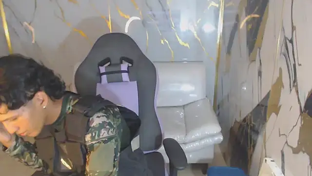 bull cam online show from October 13, 2025, 6:41 pm