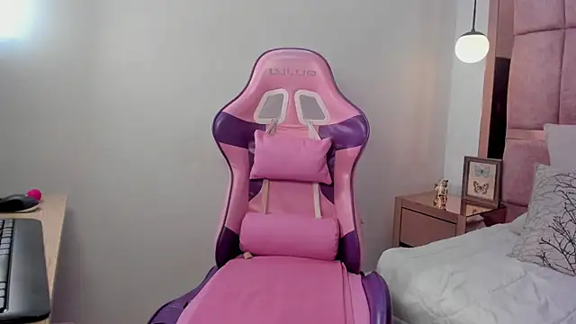 Snapshot of kate_lua chatting on September 17, 2025, 11:56 am kate lua online show from September 17, 2025, 11:56 am