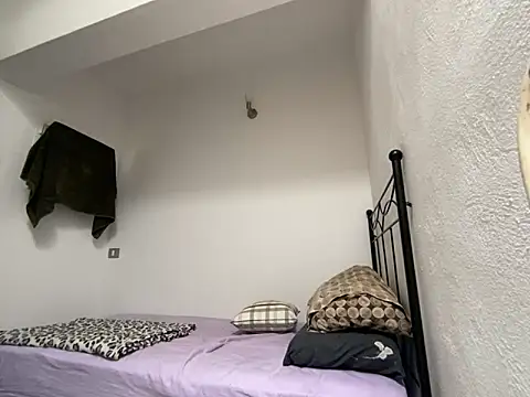 Snapshot of Asmodeo-6 chatting on October 20, 2025, 1:33 pm Asmodeo-6 online show from October 20, 2025, 1:33 pm