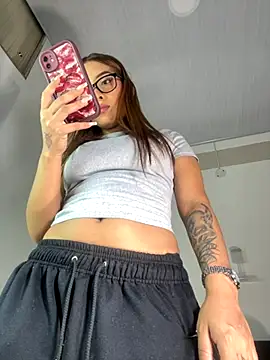 Snapshot of RedVelvet_Dream chatting on October 13, 2025, 11:38 pm RedVelvet Dream online show from October 13, 2025, 11:38 pm