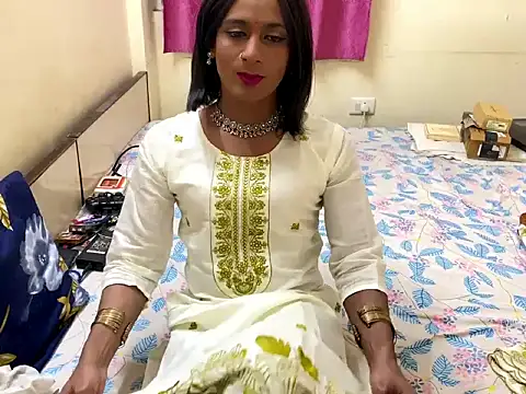 LuvLayla online show from November 26, 2025, 8:10 pm