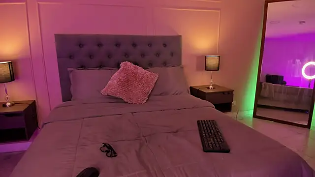 Snapshot of ALICESANDOVAL chatting on September 15, 2025, 11:43 am ALICESANDOVAL online show from September 15, 2025, 11:43 am