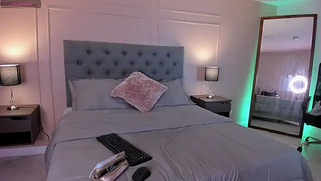 Snapshot of ALICESANDOVAL chatting on September 18, 2025, 11:45 am ALICESANDOVAL online show from September 18, 2025, 11:45 am