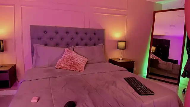 Snapshot of ALICESANDOVAL chatting on September 22, 2025, 11:45 am ALICESANDOVAL online show from September 22, 2025, 11:45 am