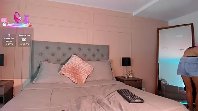 Snapshot of ALICESANDOVAL chatting on October 3, 2025, 11:40 am ALICESANDOVAL online show from October 3, 2025, 11:40 am