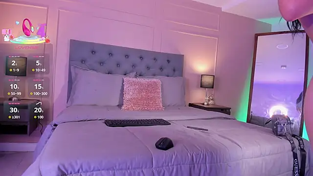 Snapshot of ALICESANDOVAL chatting on October 6, 2025, 11:18 am ALICESANDOVAL online show from October 6, 2025, 11:18 am