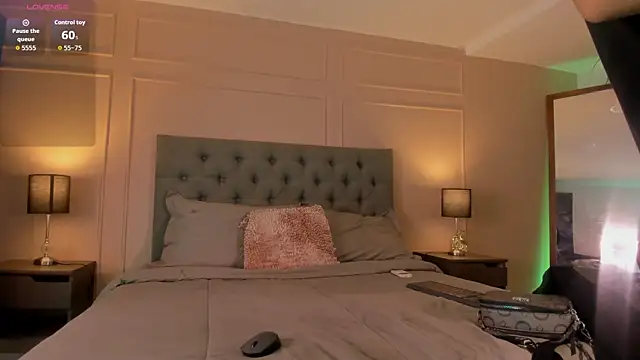 Snapshot of ALICESANDOVAL chatting on October 27, 2025, 11:25 am ALICESANDOVAL online show from October 27, 2025, 11:25 am