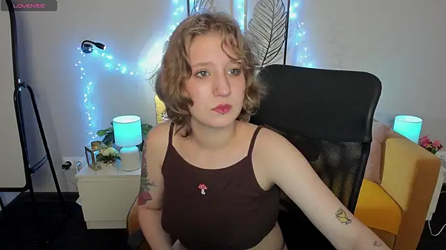 Snapshot of Hailey_Foxy chatting on September 19, 2025, 8:49 am Hailey Foxy online show from September 19, 2025, 8:49 am