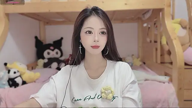 Snapshot of Sue101010 chatting on November 11, 2025, 11:21 am Sue101010 online show from November 11, 2025, 11:21 am