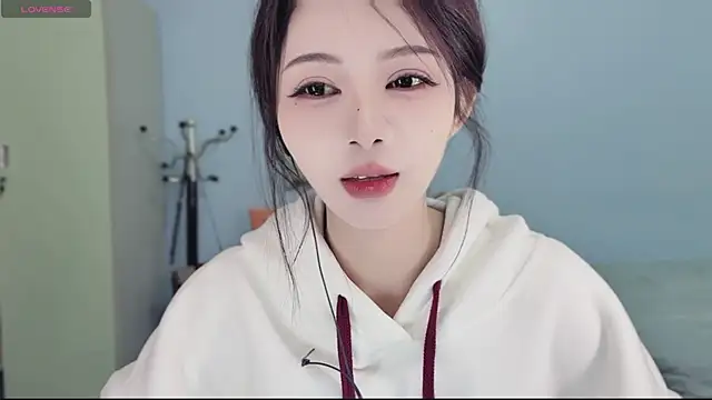 Snapshot of Sue101010 chatting on November 21, 2025, 7:01 pm Sue101010 online show from November 21, 2025, 7:01 pm