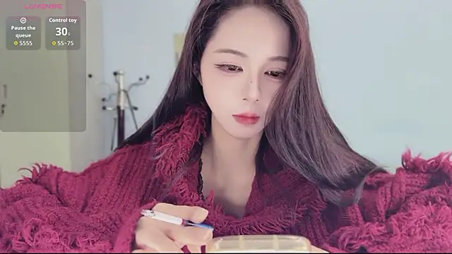 Snapshot of Sue101010 chatting on November 23, 2025, 5:46 pm Sue101010 online show from November 23, 2025, 5:46 pm