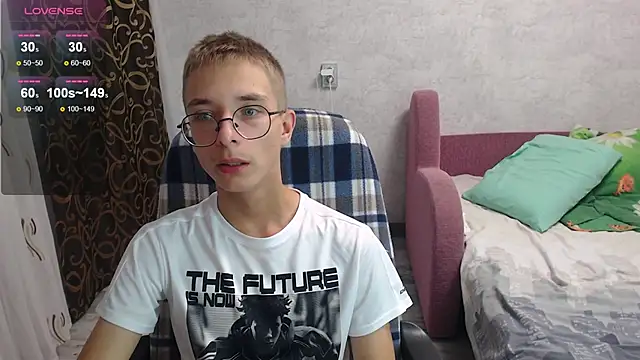 Snapshot of glasses_cat chatting on September 21, 2025, 5:14 pm glasses cat online show from September 21, 2025, 5:14 pm