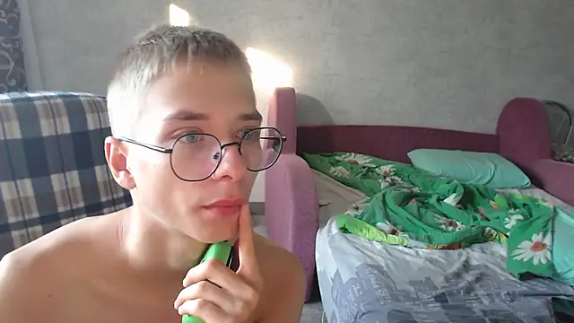 Snapshot of glasses_cat chatting on September 22, 2025, 5:53 am glasses cat online show from September 22, 2025, 5:53 am