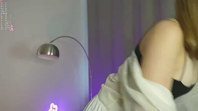 Lina Glow online show from September 19, 2025, 6:26 am