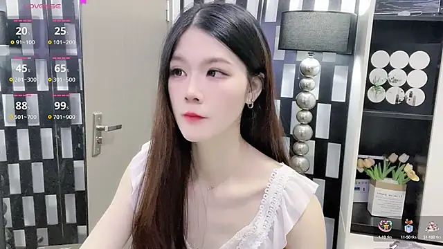 Yueyue-MM online show from October 22, 2025, 1:06 am