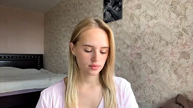 Snapshot of ElisabetLorney chatting on September 12, 2025, 8:03 am ElisabetLorney online show from September 12, 2025, 8:03 am