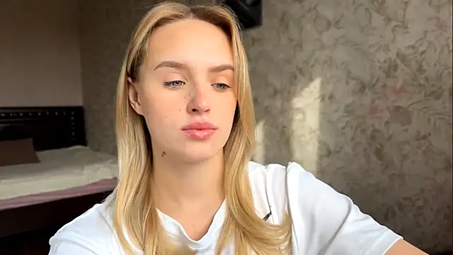 Snapshot of ElisabetLorney chatting on October 3, 2025, 8:11 am ElisabetLorney online show from October 3, 2025, 8:11 am