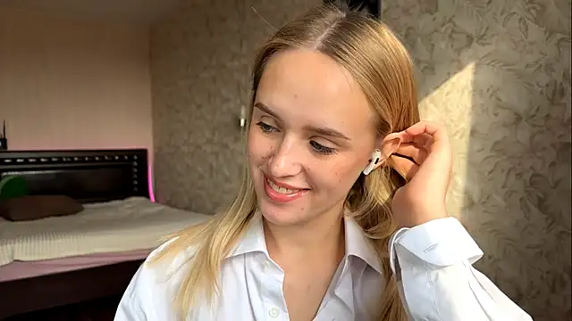 Snapshot of ElisabetLorney chatting on October 11, 2025, 8:02 am ElisabetLorney online show from October 11, 2025, 8:02 am