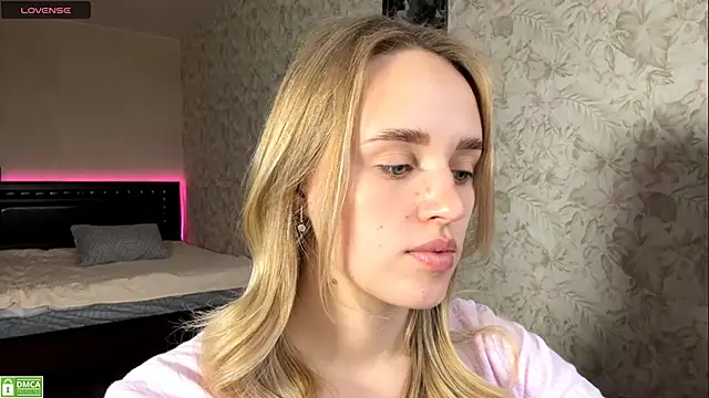 Snapshot of ElisabetLorney chatting on November 10, 2025, 8:13 am ElisabetLorney online show from November 10, 2025, 8:13 am