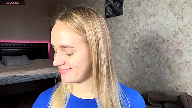 Snapshot of ElisabetLorney chatting on November 13, 2025, 8:13 am ElisabetLorney online show from November 13, 2025, 8:13 am