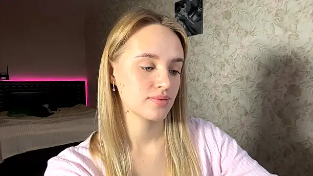 Snapshot of ElisabetLorney chatting on November 17, 2025, 8:09 am ElisabetLorney online show from November 17, 2025, 8:09 am