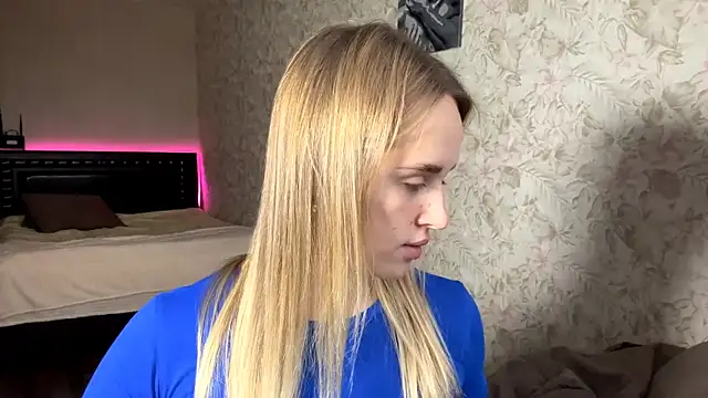 Snapshot of ElisabetLorney chatting on November 18, 2025, 8:08 am ElisabetLorney online show from November 18, 2025, 8:08 am