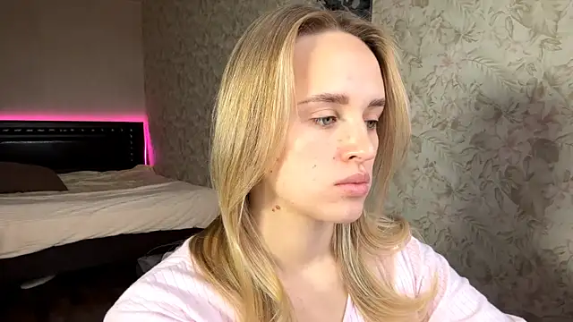 Snapshot of ElisabetLorney chatting on November 21, 2025, 8:13 am ElisabetLorney online show from November 21, 2025, 8:13 am