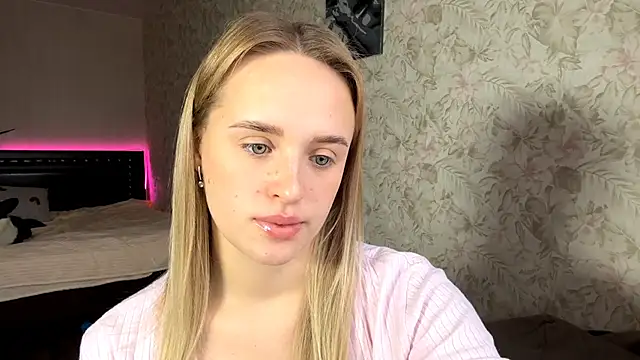 Snapshot of ElisabetLorney chatting on November 24, 2025, 8:03 am ElisabetLorney online show from November 24, 2025, 8:03 am