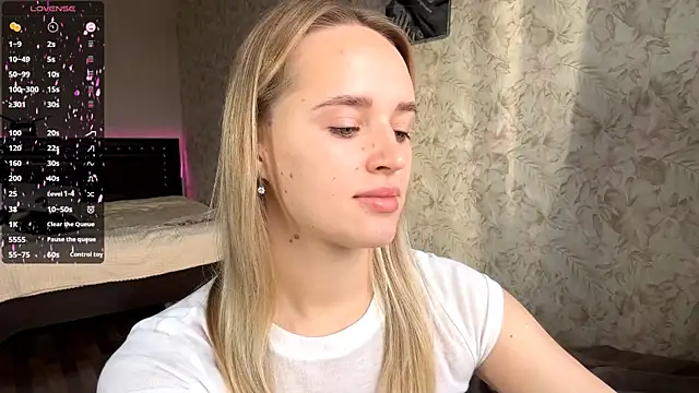 Snapshot of ElisabetLorney chatting on November 28, 2025, 8:17 am ElisabetLorney online show from November 28, 2025, 8:17 am