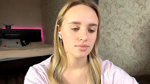 Snapshot of ElisabetLorney chatting on November 29, 2025, 8:06 am ElisabetLorney online show from November 29, 2025, 8:06 am