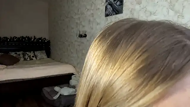 Snapshot of ElisabetLorney chatting on December 3, 2025, 8:12 am ElisabetLorney online show from December 3, 2025, 8:12 am