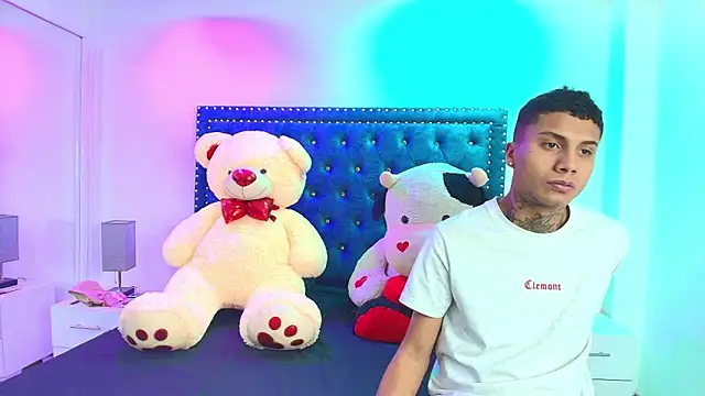 Snapshot of Damian_and_roxanne chatting on September 19, 2025, 12:06 pm Damian and roxanne online show from September 19, 2025, 12:06 pm