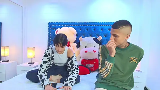 Snapshot of Damian_and_roxanne chatting on September 20, 2025, 12:39 pm Damian and roxanne online show from September 20, 2025, 12:39 pm