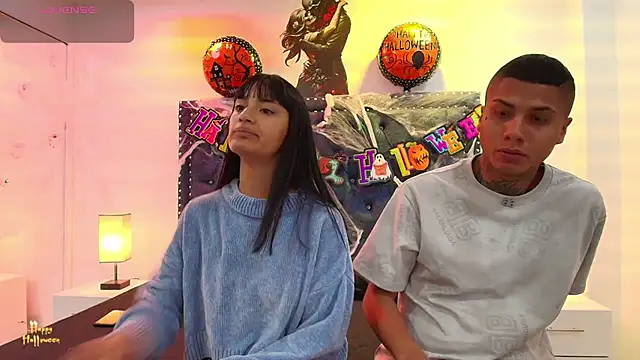 Snapshot of Damian_and_roxanne chatting on October 29, 2025, 12:29 pm Damian and roxanne online show from October 29, 2025, 12:29 pm