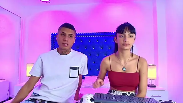 Snapshot of Damian_and_roxanne chatting on November 7, 2025, 12:38 pm Damian and roxanne online show from November 7, 2025, 12:38 pm