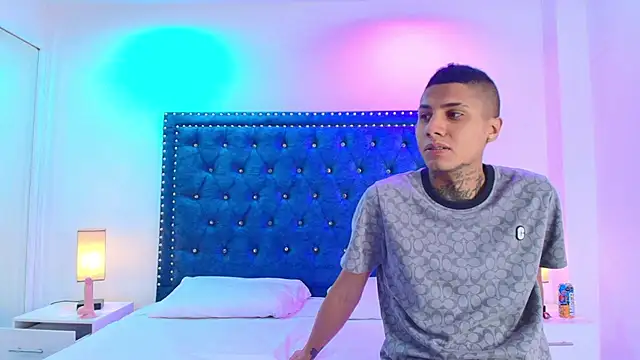 Snapshot of Damian_and_roxanne chatting on November 19, 2025, 12:38 pm Damian and roxanne online show from November 19, 2025, 12:38 pm