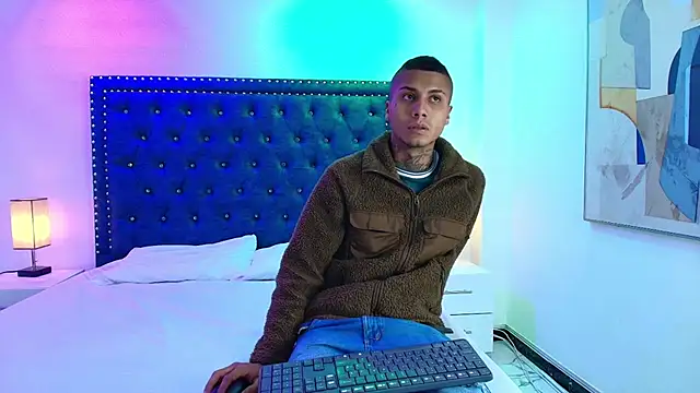 Snapshot of Damian_and_roxanne chatting on December 2, 2025, 12:32 pm Damian and roxanne online show from December 2, 2025, 12:32 pm