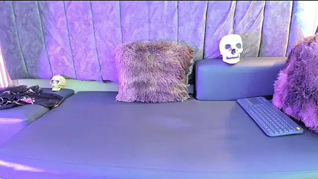 Snapshot of Rowan_Mills chatting on September 30, 2025, 8:25 pm Rowan Mills online show from September 30, 2025, 8:25 pm