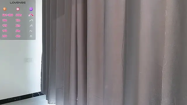 xiuxiu-04 online show from December 15, 2025, 3:22 am