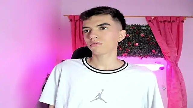 Snapshot of dylan_202520_ chatting on September 23, 2025, 11:24 am dylan 202520 online show from September 23, 2025, 11:24 am