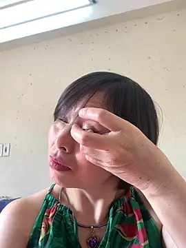 Hello Linchii online show from October 12, 2025, 2:10 am