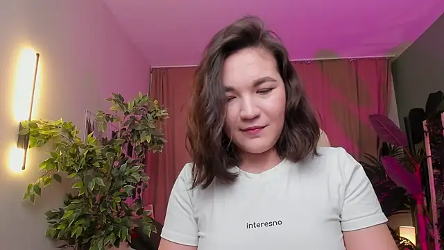 Snapshot of Halle_Berrry chatting on December 14, 2025, 2:11 pm Halle Berrry online show from December 14, 2025, 2:11 pm