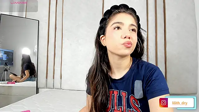 Snapshot of Lilith_dry chatting on September 26, 2025, 4:22 pm Lilith dry online show from September 26, 2025, 4:22 pm