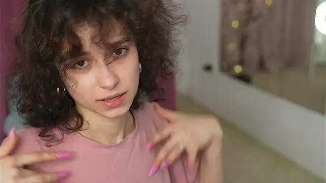 MimiLicks online show from November 29, 2025, 7:33 am