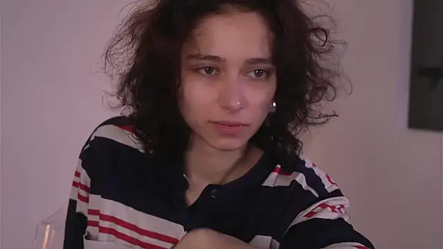 MimiLicks online show from December 4, 2025, 8:23 am