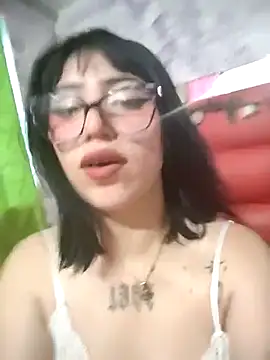 Snapshot of Kitty_Melodi chatting on September 18, 2025, 9:50 pm Kitty Melodi online show from September 18, 2025, 9:50 pm
