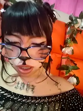 Snapshot of Kitty_Melodi chatting on October 16, 2025, 11:11 am Kitty Melodi online show from October 16, 2025, 11:11 am